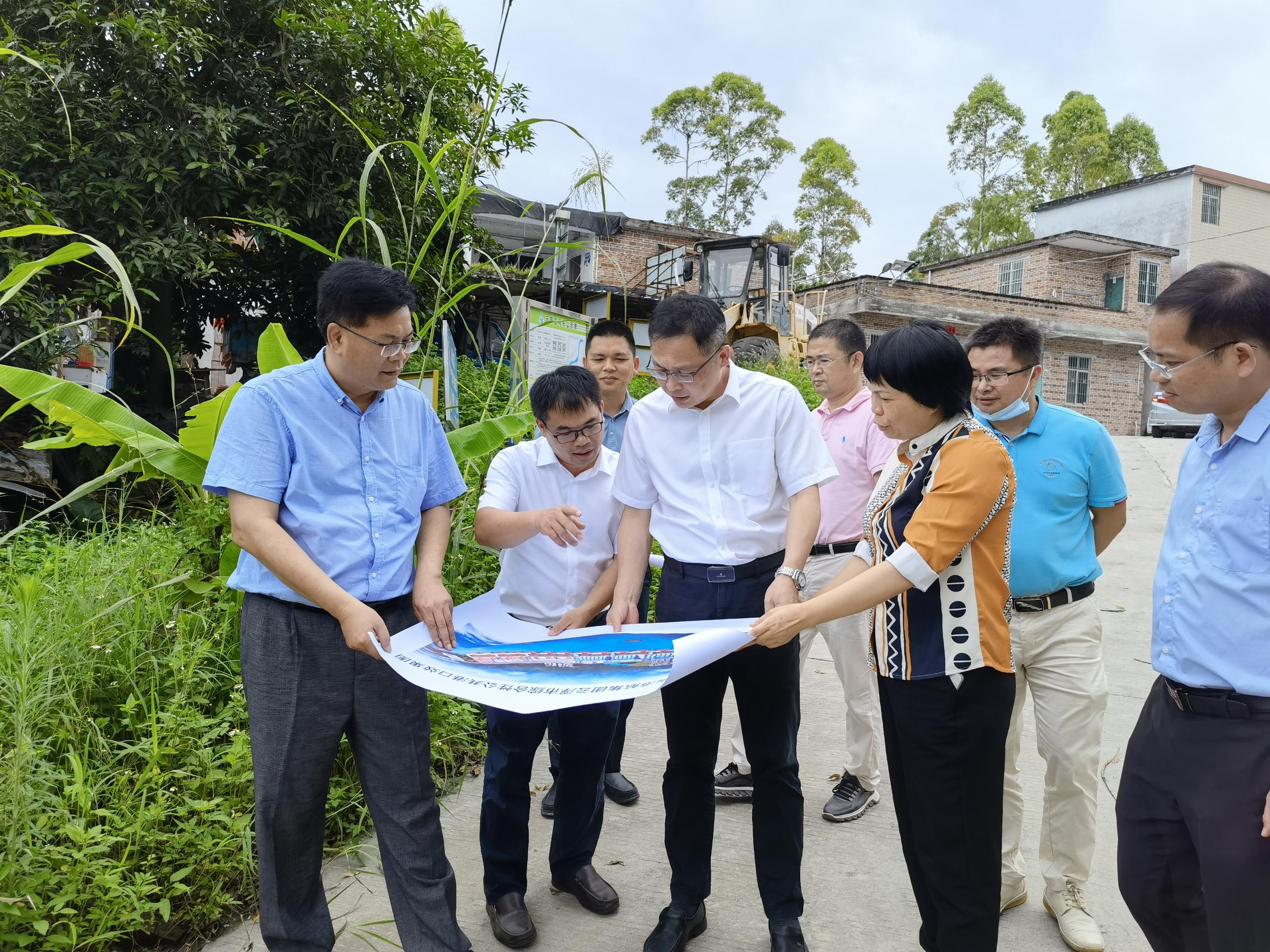 市交通运输局党组书记、局长潘仲明带头深入基层一线，调研农村道路“提档升级”.jpg